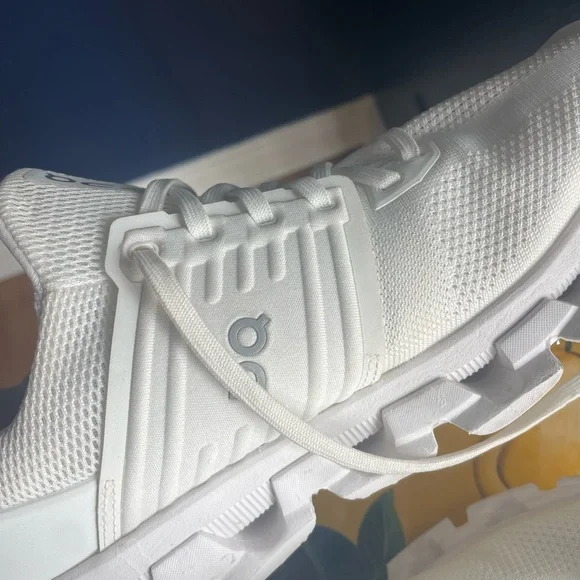 On Cloud Running White Low-Top Mesh Trainer 8.5 - Picture 4 of 15